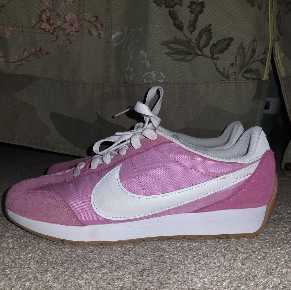Womens Nike Pacific Womens Size 7 Hot Pink